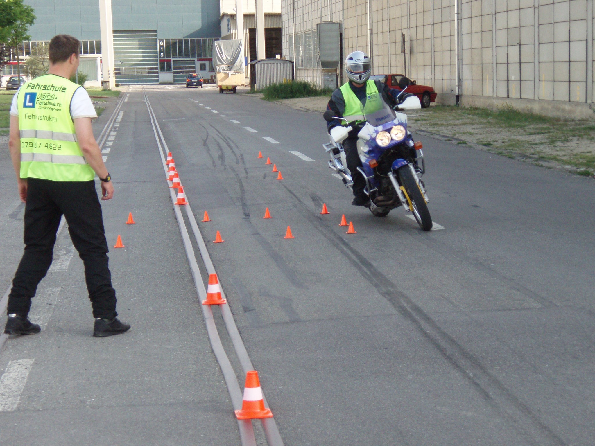 praktische Grundschule und  obligatorische Grundkurse in Winterthur für Roller und Motorräder